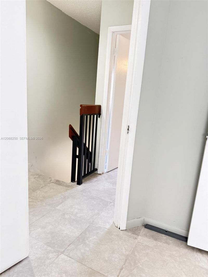 1701 W 42nd Pl, Unit 10, Hialeah, FL 33012 Photo