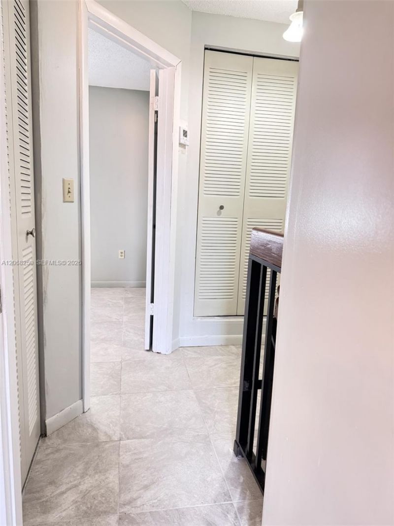 1701 W 42nd Pl, Unit 10, Hialeah, FL 33012 Photo