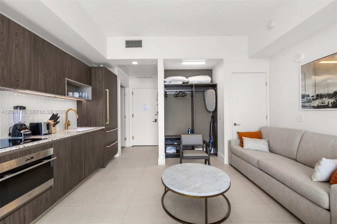 159 NE 6th St , Unit 4910, Miami, FL 33132 Photo