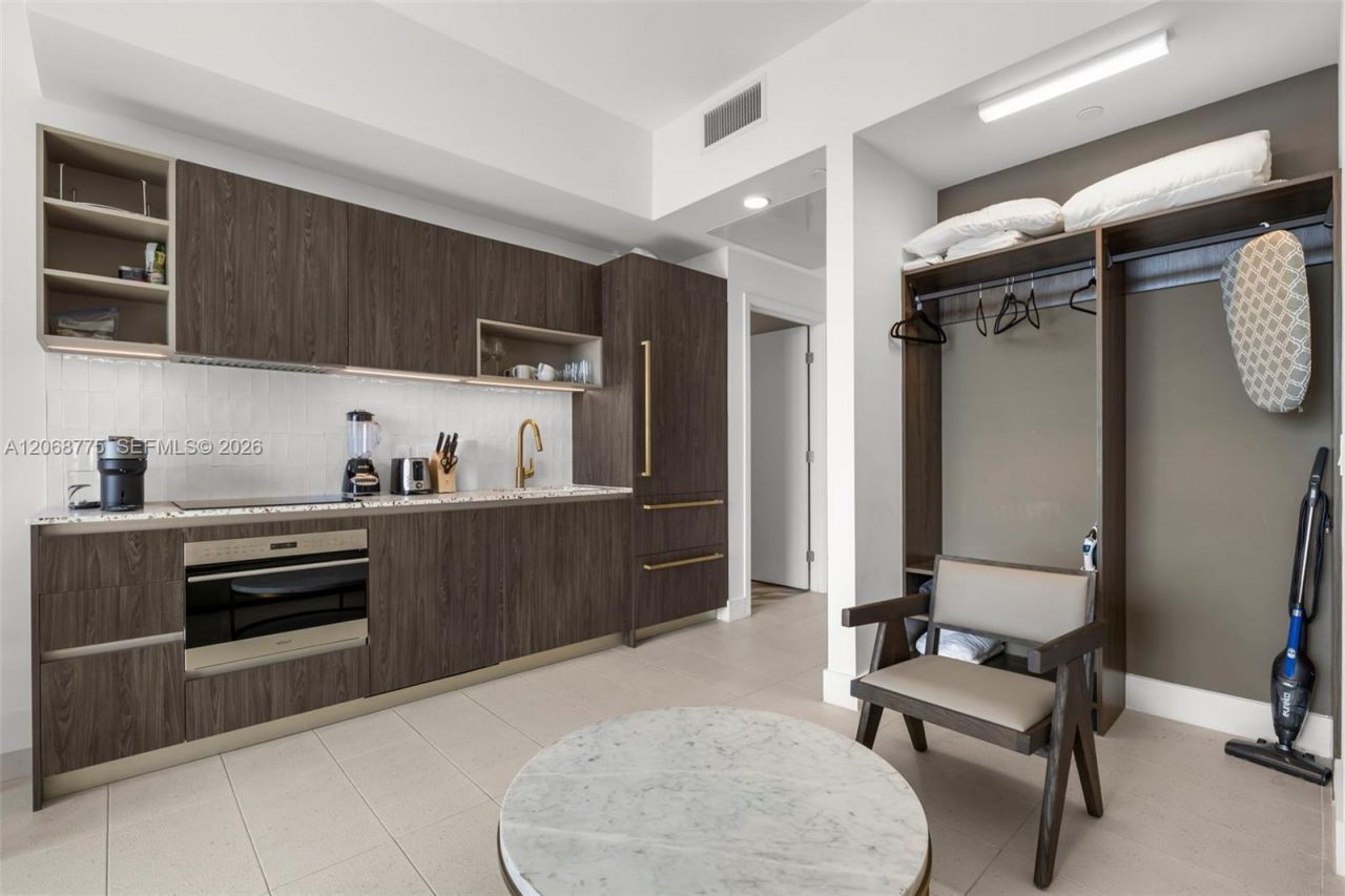 159 NE 6th St , Unit 4910, Miami, FL 33132 Photo