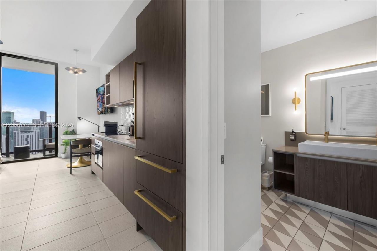 159 NE 6th St , Unit 4910, Miami, FL 33132 Photo