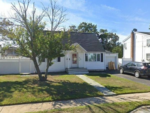 552 18th Street , West Babylon, NY 11704