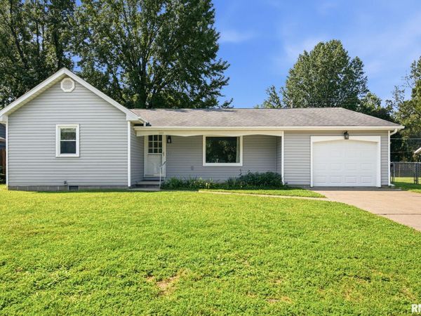 1803 W WALNUT Street, Carbondale, IL 62901