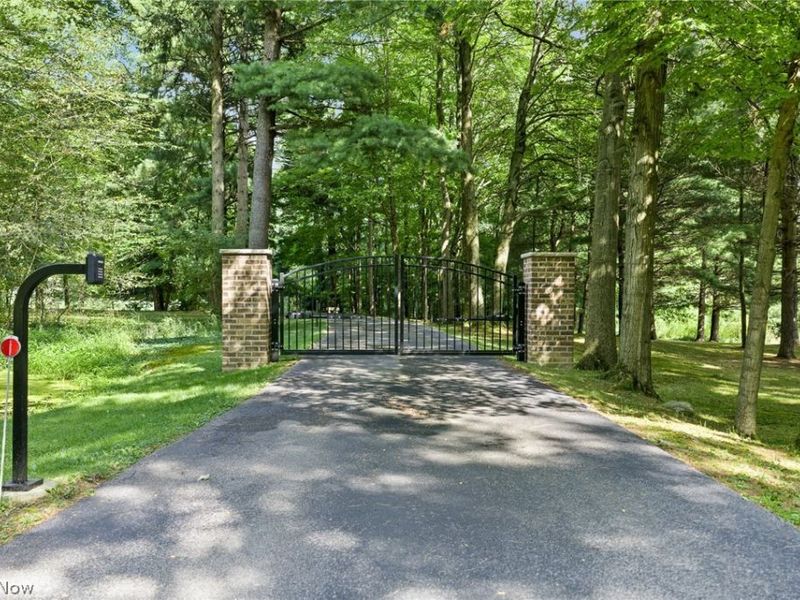 11130 Marlboro Avenue NE, Alliance, OH 44601 Photo 2