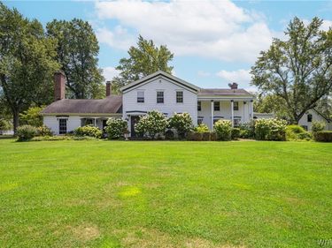 905 Sturgeon Point Road, Derby, NY 14047
