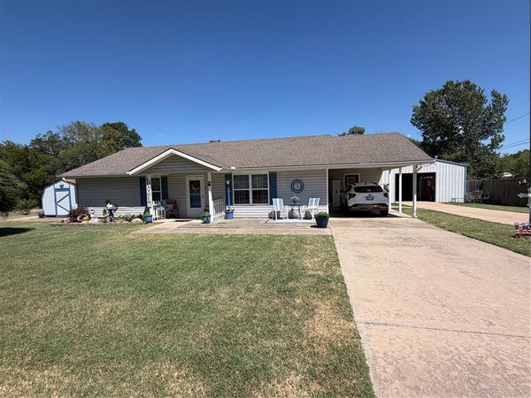 521 N Ballard Street, Maud, OK 74854