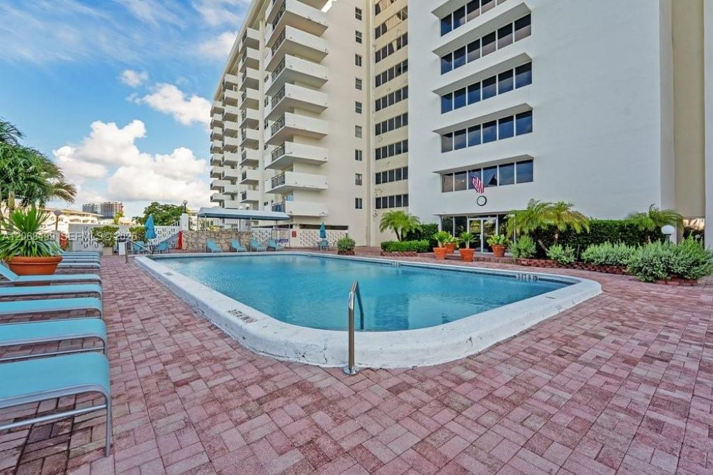401 Golden Isles Dr , Unit 1116, Hallandale Beach, FL 33009 Photo