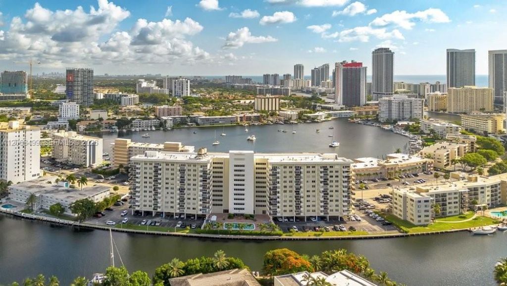 401 Golden Isles Dr , Unit 1116, Hallandale Beach, FL 33009 Photo