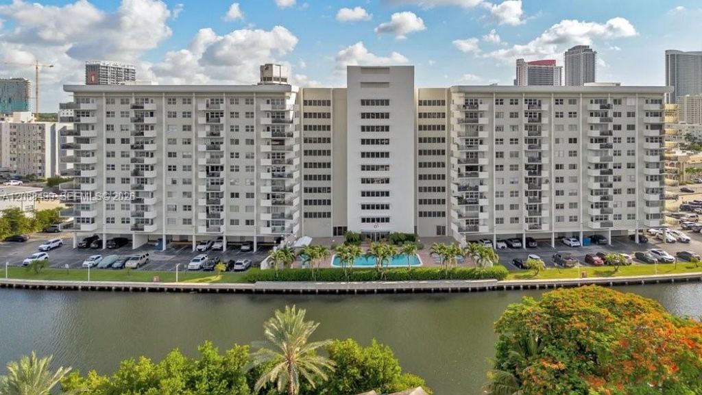 401 Golden Isles Dr , Unit 1116, Hallandale Beach, FL 33009 Photo
