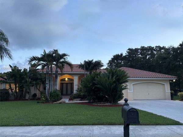 10660 SW 44th Ct, Davie, FL 33328