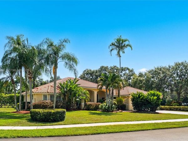 10660 SW 44th Ct, Davie, FL 33328