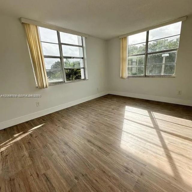 492 NW 165th St Rd , Unit C-415, Miami, FL 33169 Photo
