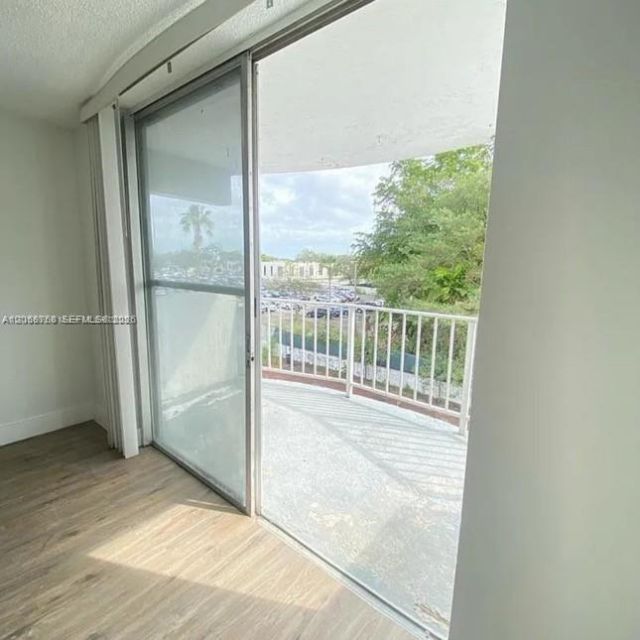 492 NW 165th St Rd , Unit C-415, Miami, FL 33169 Photo