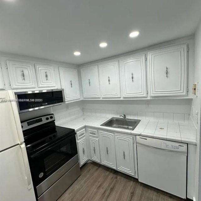 492 NW 165th St Rd , Unit C-415, Miami, FL 33169 Photo