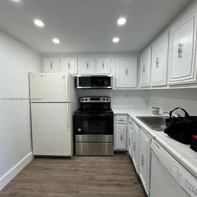 492 NW 165th St Rd , Unit C-415, Miami, FL 33169 Photo