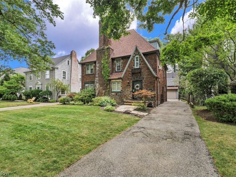 3295 Glencairn Road, Shaker Heights, OH 44122 Photo 2