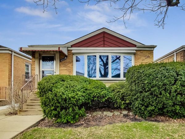 6210 N HARDING Avenue, Chicago, IL 60659