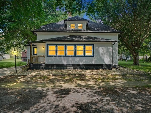 15 N Locust Street , Pesotum, IL 61863