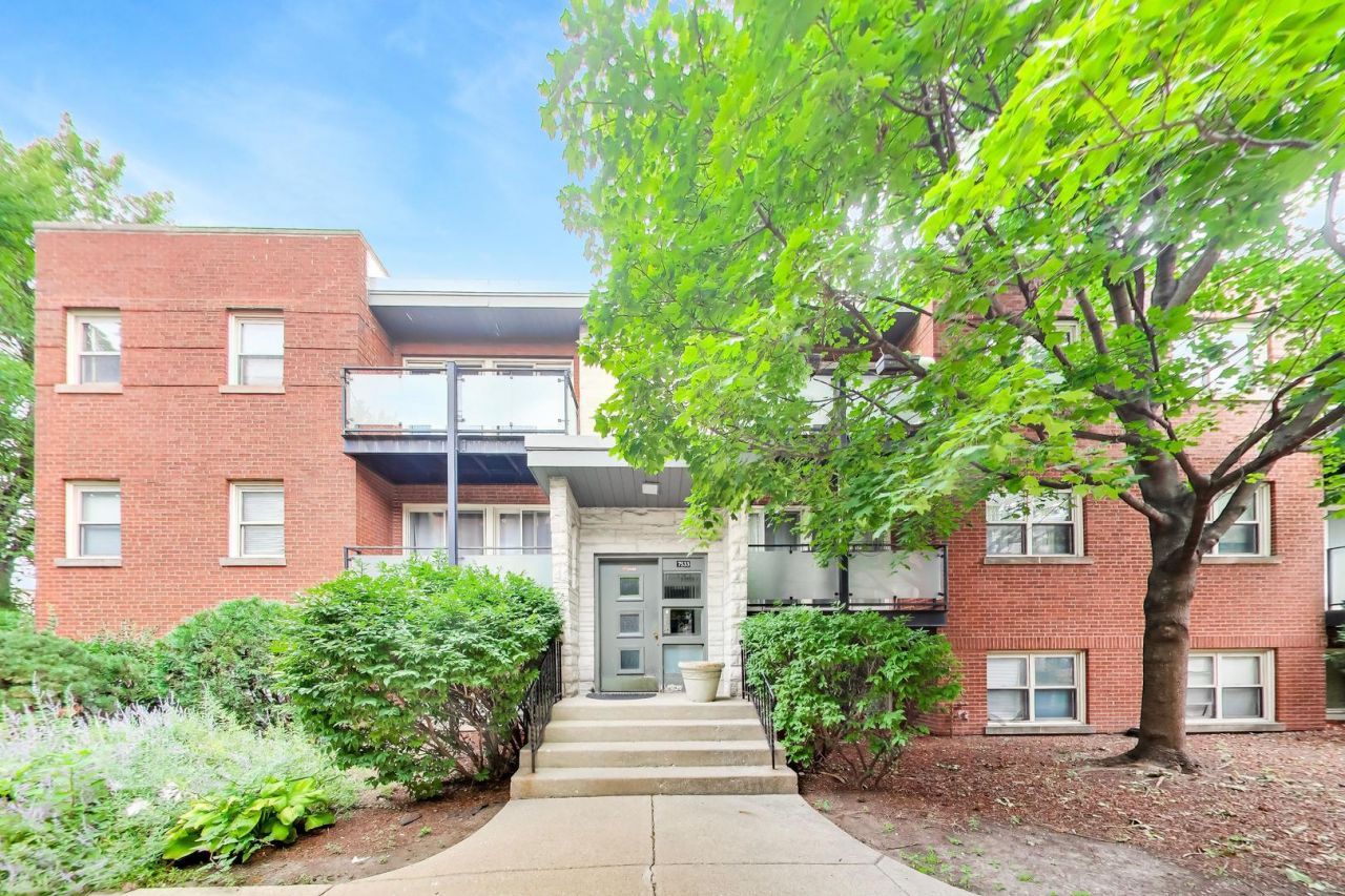 7533 N Damen Avenue, Unit R1, Chicago, IL 60645 Main Photo