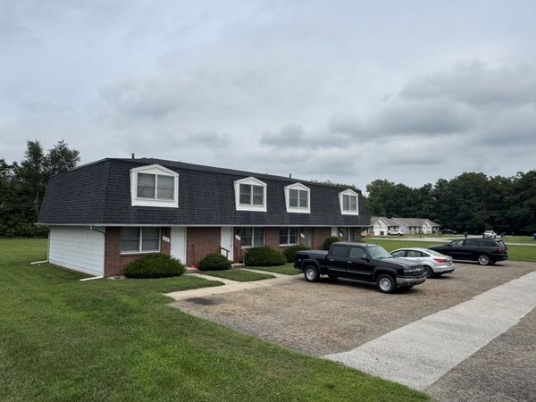 812 8th Street SE , DeMotte, IN 46310