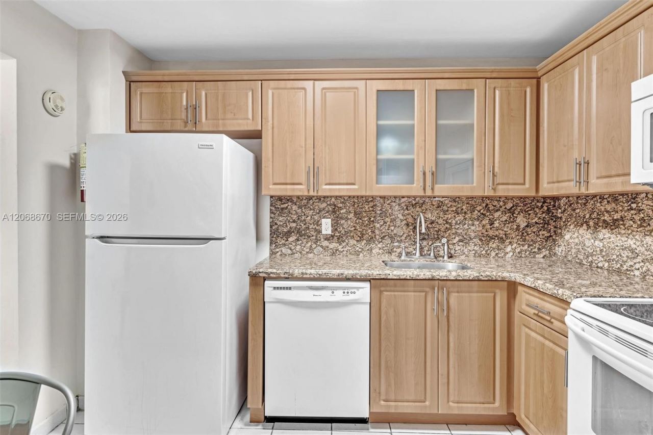 9273 Collins Ave , Unit 308, Surfside, FL 33154 Photo