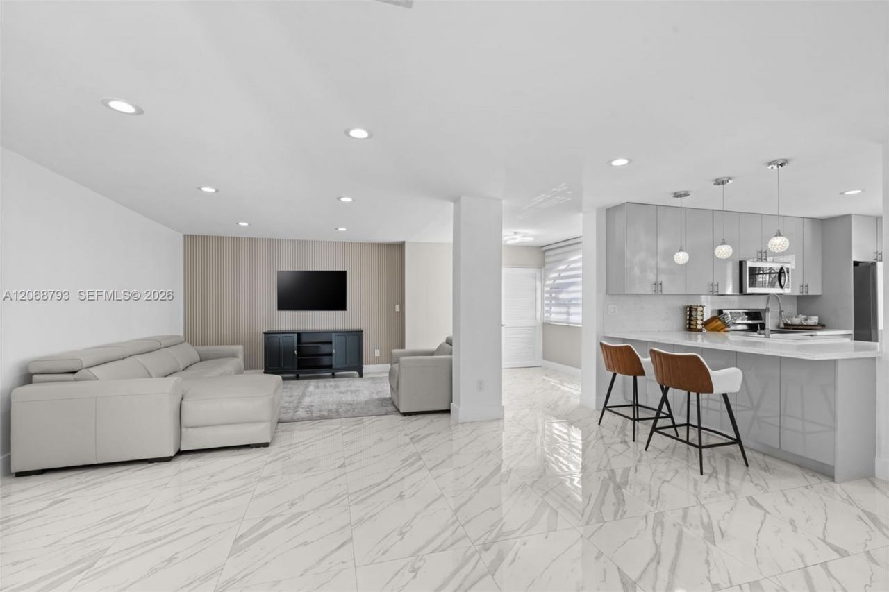 3549 Magellan Cir , Unit 418, Aventura, FL 33180 Photo