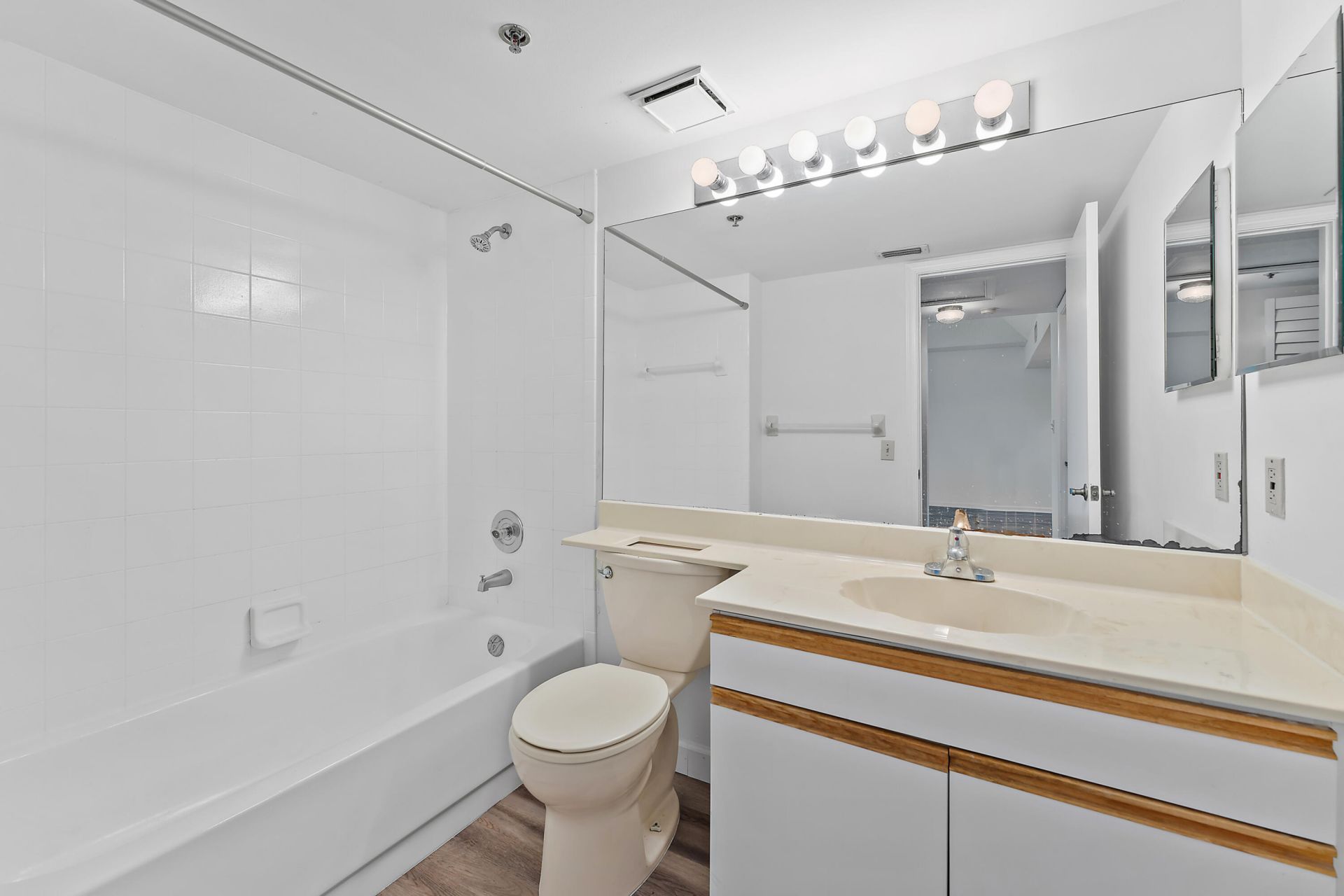 700 Uno Lago Drive, Unit 404, Juno Beach, FL 33408 Photo