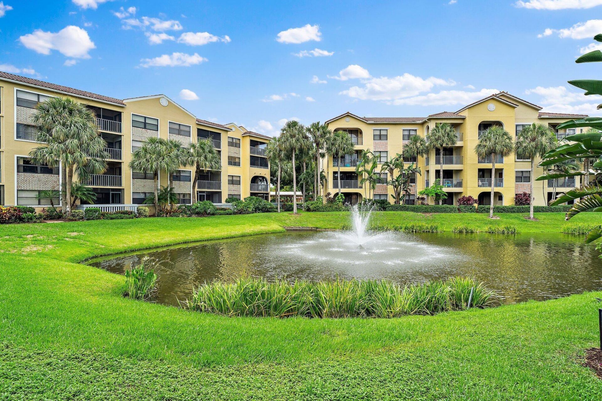 700 Uno Lago Drive, Unit 404, Juno Beach, FL 33408 Photo