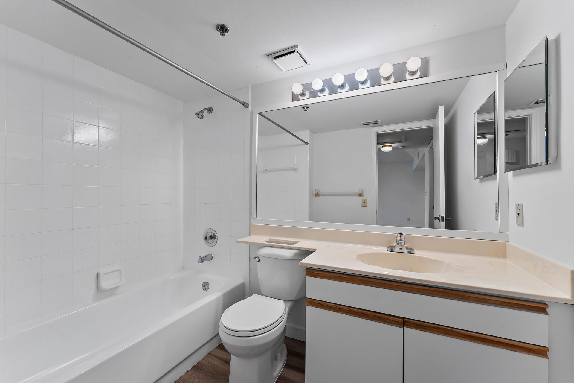 700 Uno Lago Drive, Unit 404, Juno Beach, FL 33408 Photo