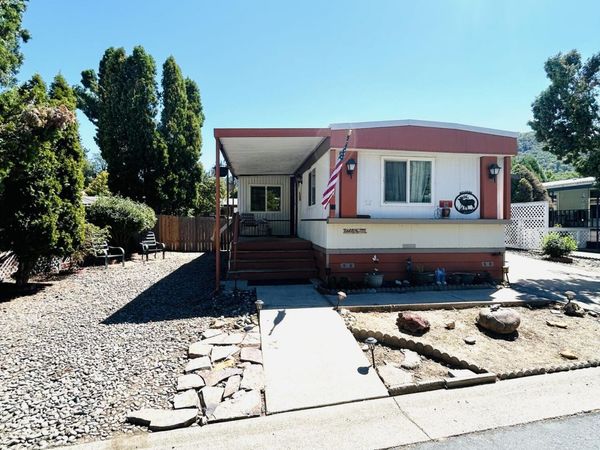 515 E Main Street, Rogue River, OR 97537