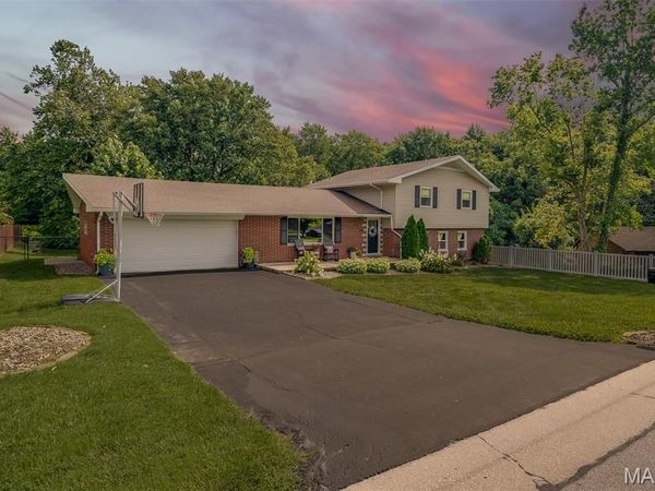 112 Saint Mary Drive, Collinsville, IL 62234