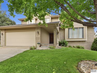 804 Auburn Lane, Papillion, NE 68046