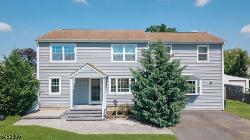647 Cook Ave, Middlesex, NJ 08846 Main Photo