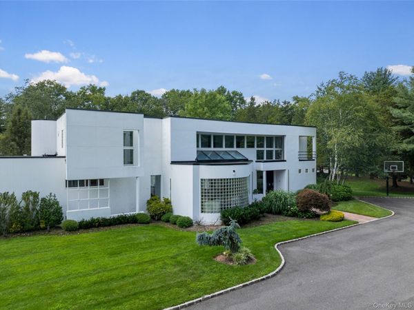 1 Vista Drive , Syosset, NY 11791