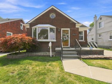 17612 Sprenger Avenue, Eastpointe, Mi 48021