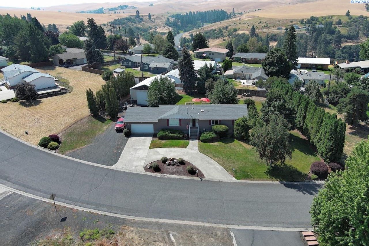 611 E Valleyview, Colfax, WA 99111 Main Photo