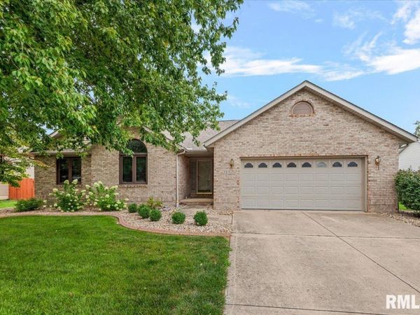 2213 Renwick Drive, Springfield, IL 62711