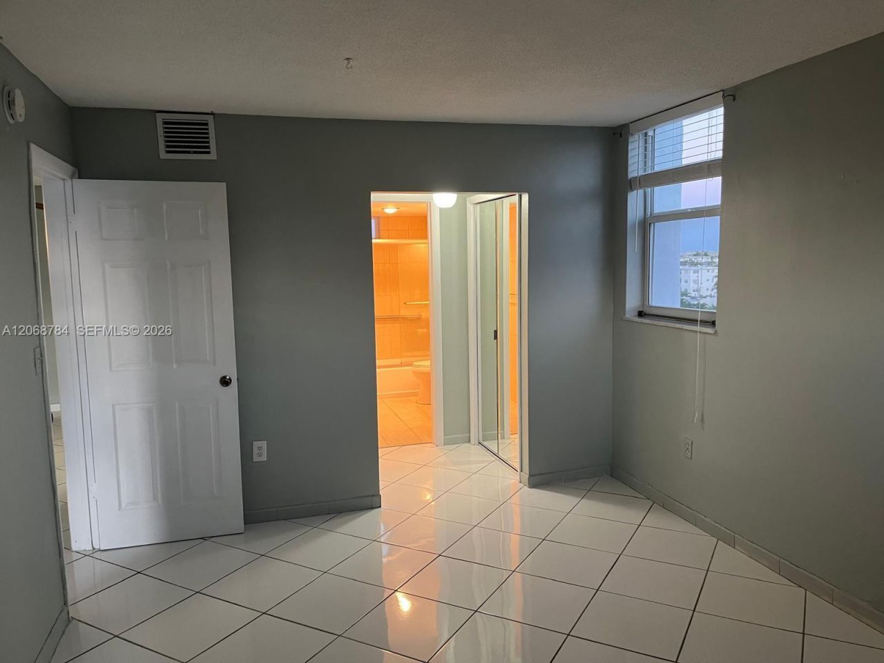 1045 10th St, Unit 704, Miami Beach, FL 33139 Photo