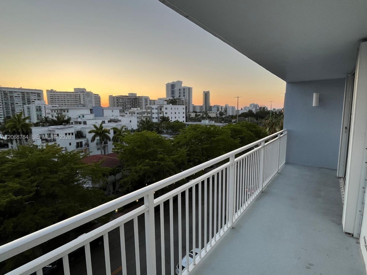 1045 10th St, Unit 704, Miami Beach, FL 33139 Photo