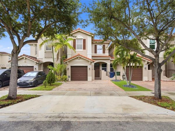 15411 SW 9th Way, Miami, FL 33194