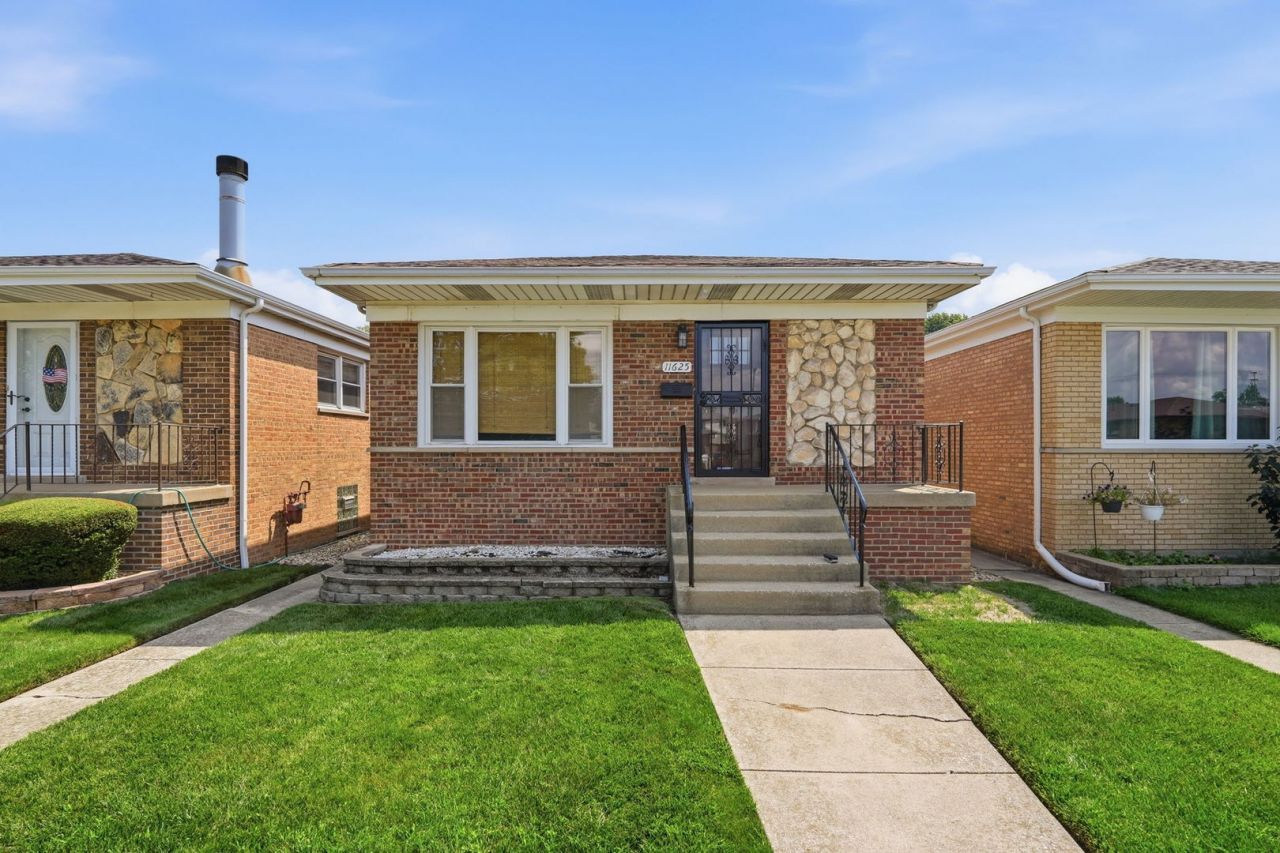 11625 S Avenue L, Chicago, IL 60617 Main Photo