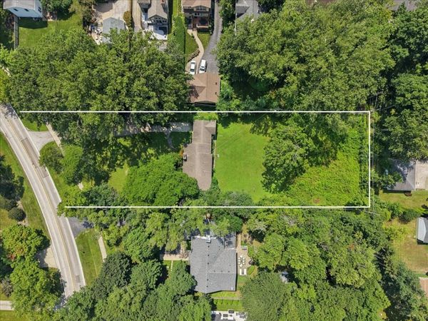 1438 N Sheridan Road , Lake Forest, IL 60045