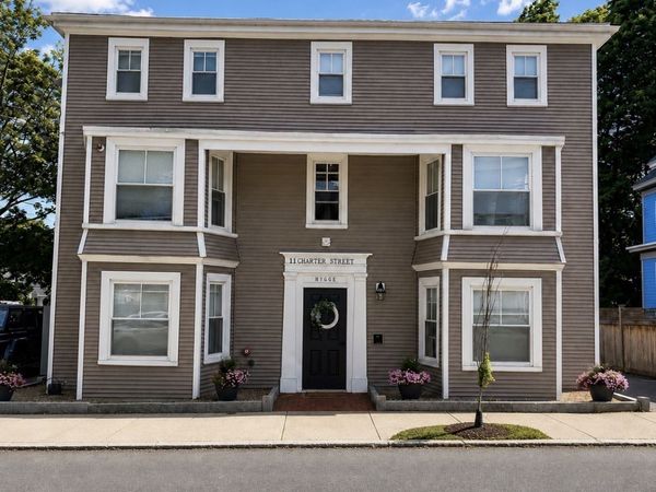 11 Charter St, Newburyport, MA 01950