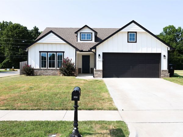 1916 E Tucson Place, Broken Arrow, OK 74011