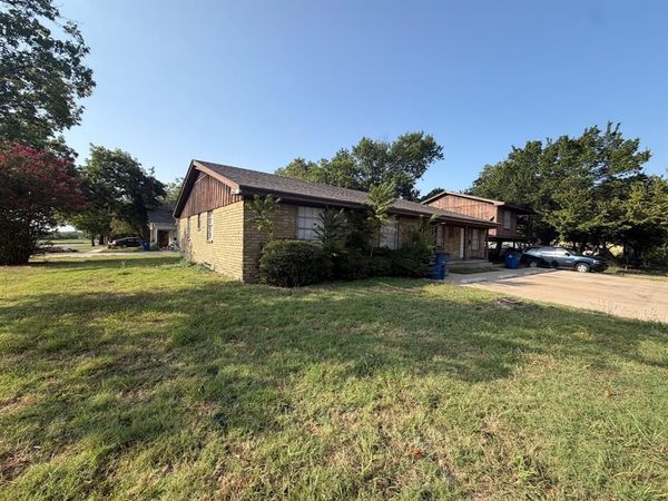 101 W Latimer Street , Unit B, Ennis, TX 75119