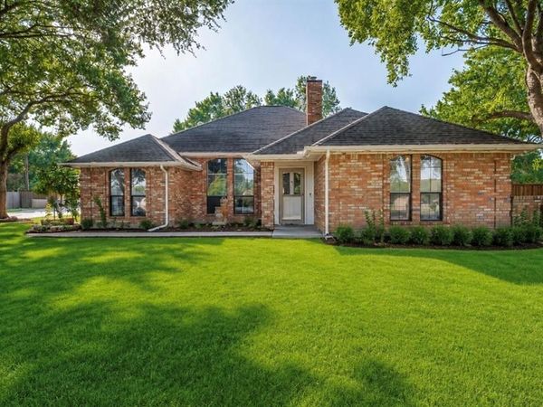 901 Winding Creek Trail, Oak Leaf, TX 75154