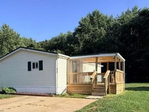 610 sandpiper Lane, New Philadelphia, OH 44663
