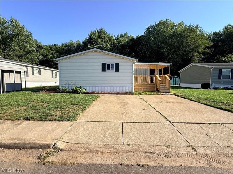 610 sandpiper Lane, New Philadelphia, OH 44663 Photo 2