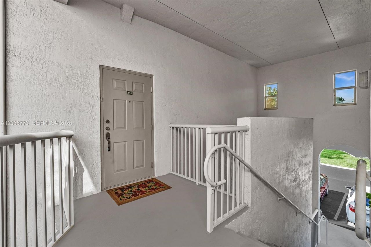 4435 SW 160th Ave, Unit 215, Miramar, FL 33027 Photo