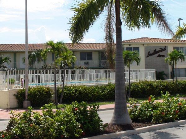 2 S Shore Dr , Unit 15, Miami Beach, FL 33141